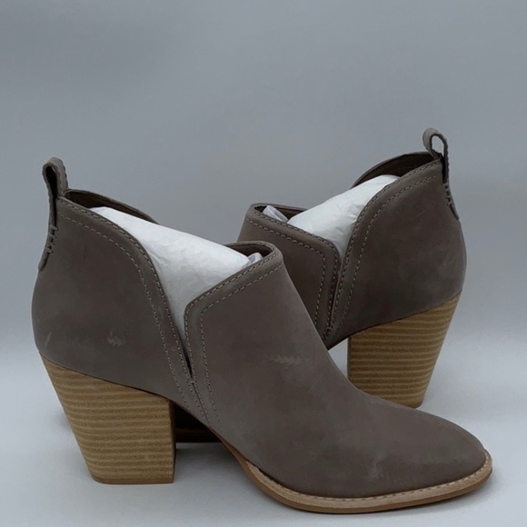 Jeffrey Campbell- Bootie Taupe